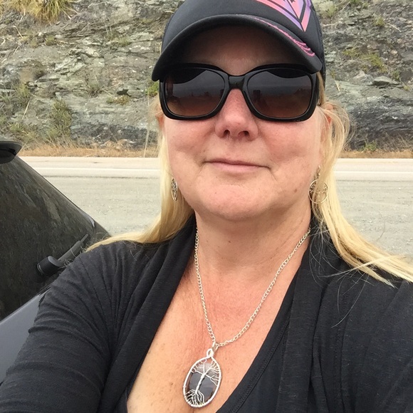 Meet your Posher, Nicole - Picture 1 of 1